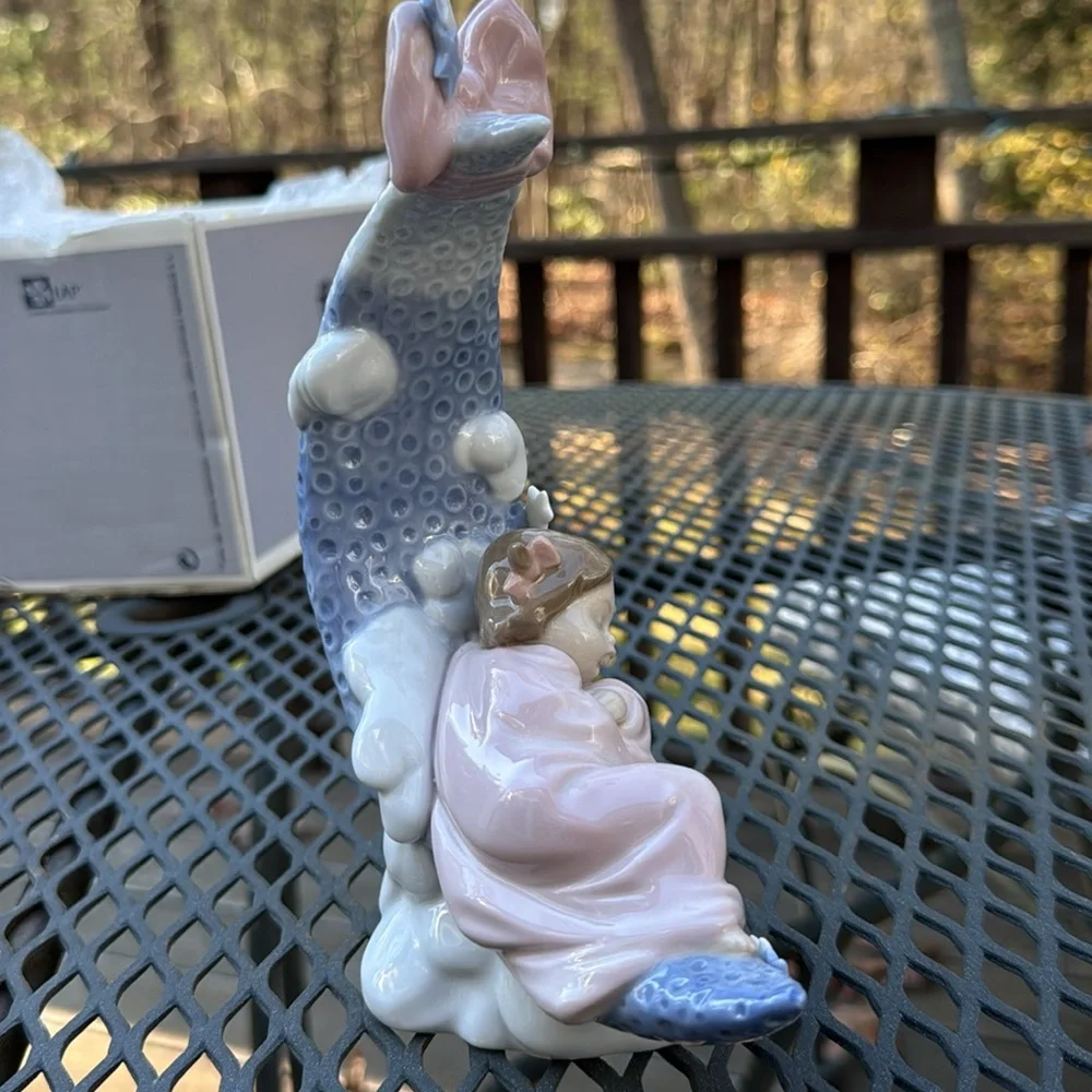 Lladró Collection "Heavens' LullaBy" Girl Figurine sleeping on a glossy moon - Picture 4 of 5
